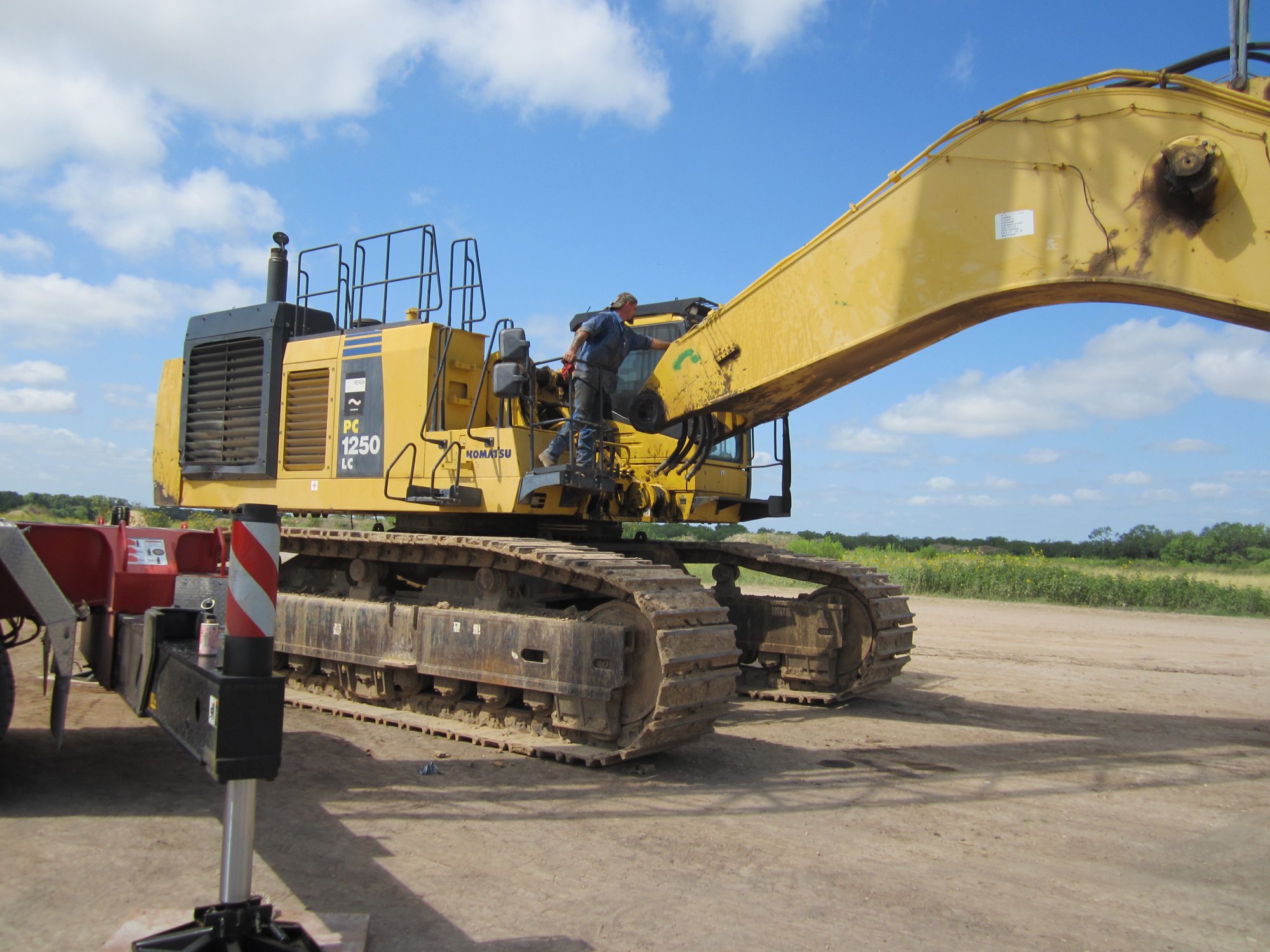 Komatsu PC1250 excavator on-site service San Antonio Texas A.L. Boeck and Co.