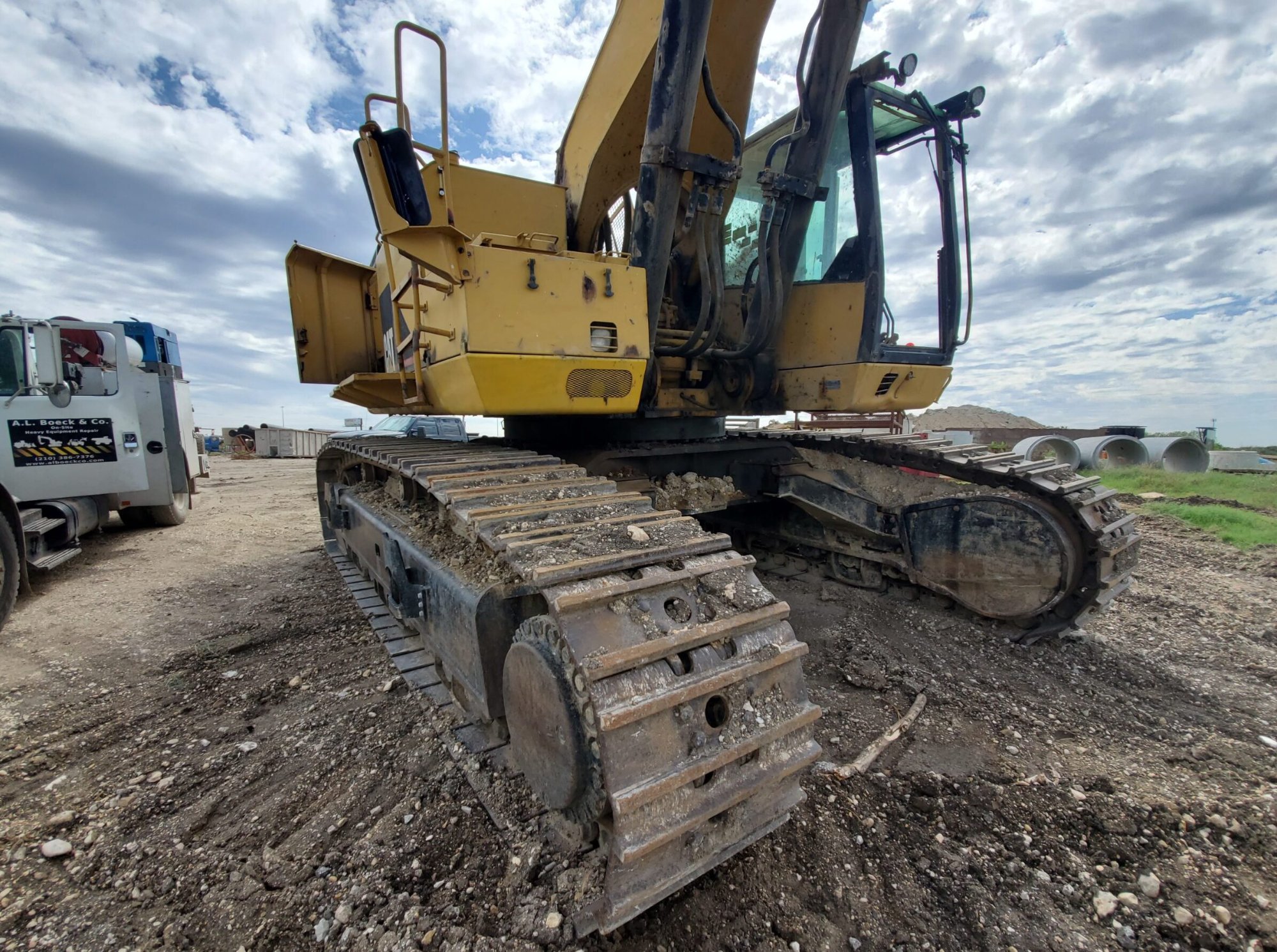 Excavator undercarriage service truck on-site San Antonio Texas A.L. Boeck and Co.