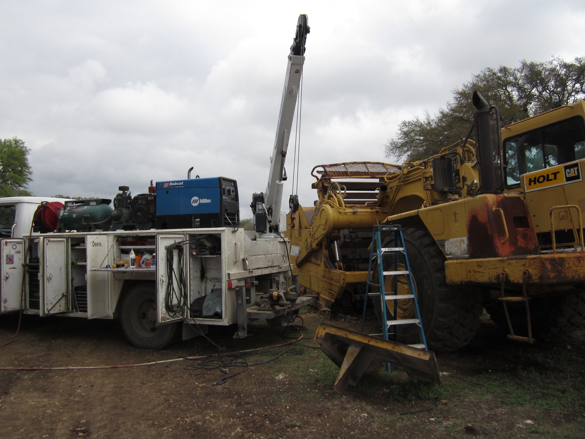 Motor grader teardown service truck crane San Antonio Texas heavy equipment repair A.L. Boeck and Co.